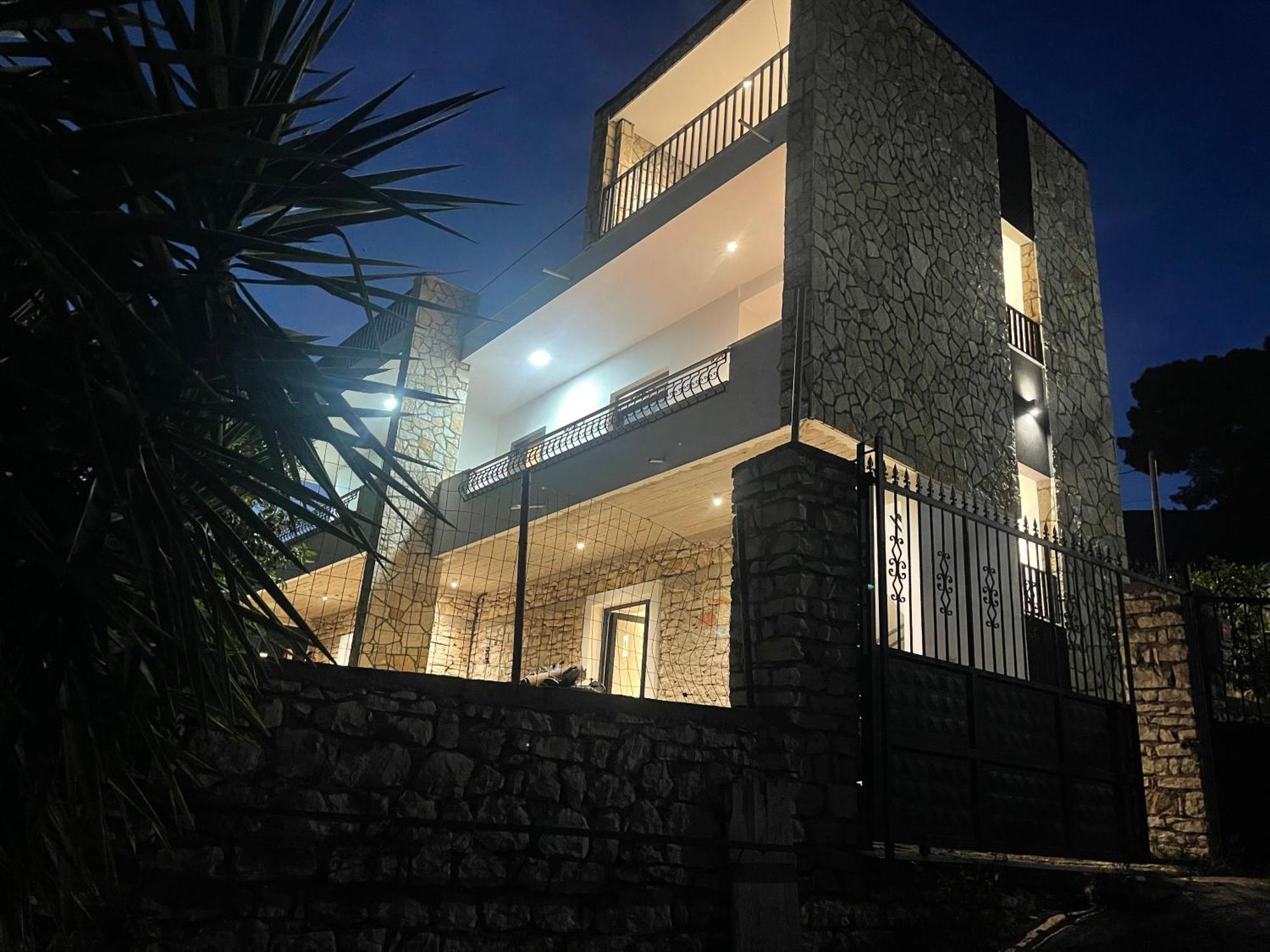 Comfort Guest Rooms Vila Hm Sarandë Exterior foto