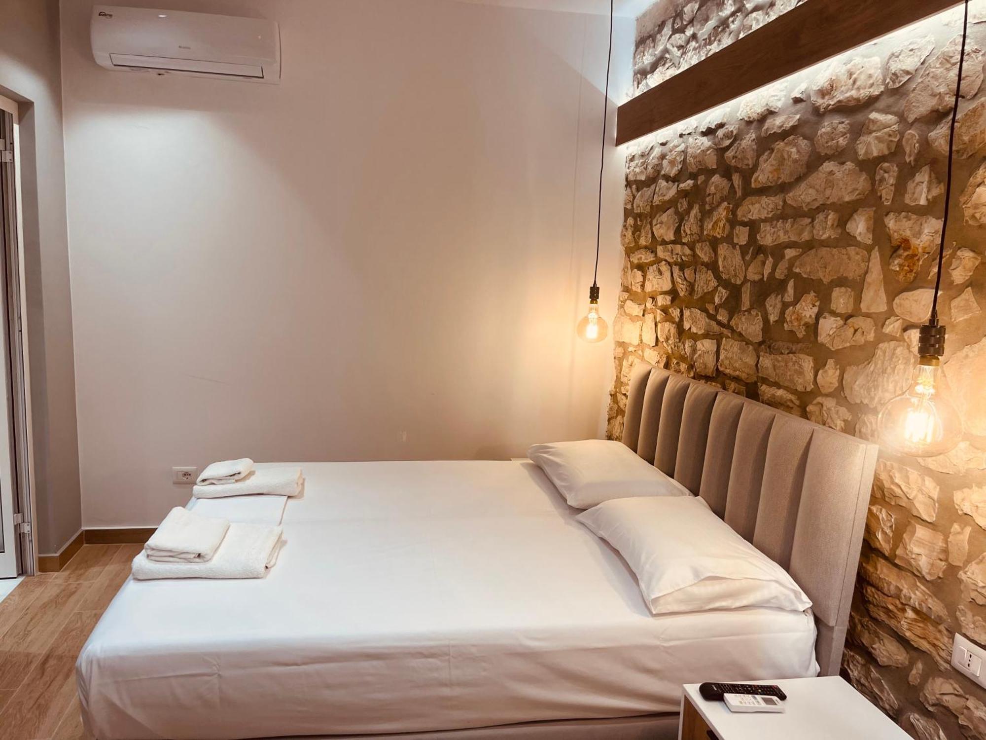 Comfort Guest Rooms Vila Hm Sarandë Exterior foto